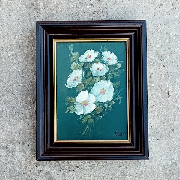 Mid 20th Century Still Life Floral Oil Painting - Still Life Of A Bunch Of White Flowers - In Wooden Frame - Signed Rowe - Home Decor