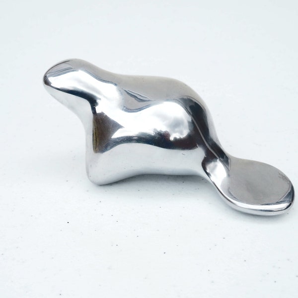 vintage Modern Art Stylized Polished Chrome or Aluminium Sculpture Of A Beaver - Signé par l'artiste - Make a Great Paperweight - Home Decor