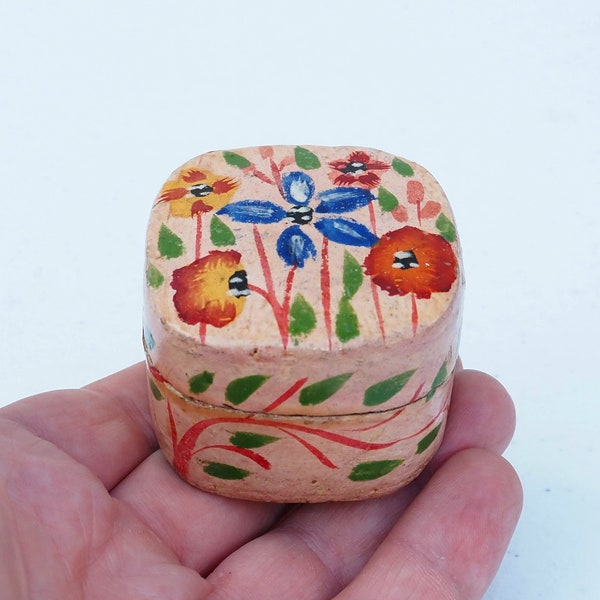 Vintage 1930's / 1950's Papier Mache Wedding / Engagement Ring Box - Hand Painted Flowers Art Deco Bloomsbury Group Inspired  - Home Decor