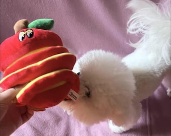 Jouet pour chien en peluche pomme de Noël - Jouet puzzle distributeur de friandises qui couine pour chiens et chats