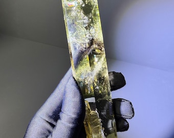 Punta de cristal de citrino dorado natural sobre base de madera / Cristal de declaración único