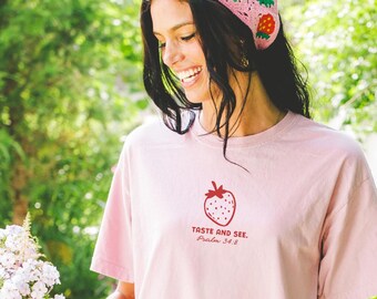 Camiseta cristiana minimalista bordada "Prueba y ve" Camiseta con bordado de fresa del Salmo 34:8 Camiseta de fe veraniega para la recolección de fresas