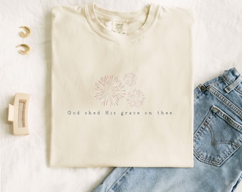 Camiseta "Dios derramó su gracia" con colores reconfortantes / Camiseta patriótica del 4 de julio