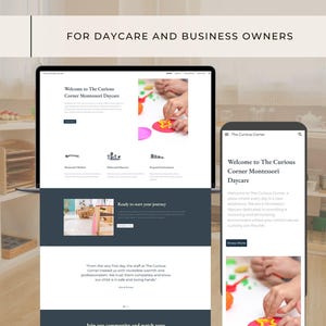 Könnte beinhalten: Ein Laptop und ein Smartphone zeigen die Website für The Curious Corner Montessori Daycare. Die Website enthält Text und Bilder von Kindern, die mit bunten Spielzeugen spielen. Der Text oben lautet: „FÜR TAGESPFLEGE UND UNTERNEHMER“.