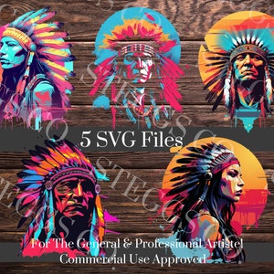 Könnte beinhalten: Fünf farbenfrohe digitale Illustrationen von amerikanischen Ureinwohnern, die traditionelle Kopfbedeckungen tragen. Die Illustrationen sind im grafischen Stil mit kräftigen Linien und leuchtenden Farben gehalten. Der Hintergrund ist ein Holzmaserungsmuster. Der Text "5 SVG Files" befindet sich in der Mitte des Bildes. Der Text "For The General & Professional Artiste! Commercial Use Approved" befindet sich am unteren Rand des Bildes.