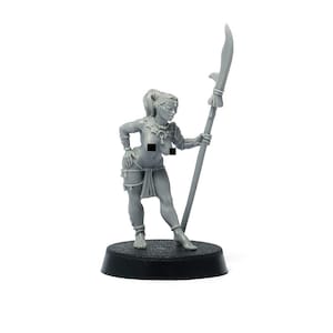 Female Elf Rogue miniature, 28mm resin