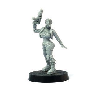 Female Raider miniature, 28mm post-apocalypse
