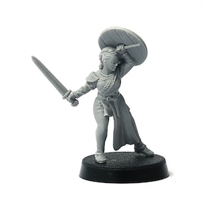 Shield Maiden miniature, Female Viking 28mm for wargaming SAGA