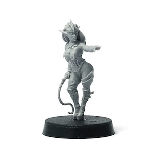 Female Dark Elf miniature, 28mm fantasy