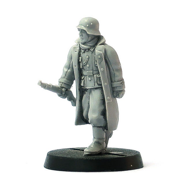 World War 2 German soldier miniature, 28mm resin