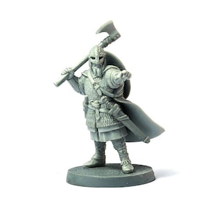 Viking Warlord miniature for wargaming and painting, 28mm resin