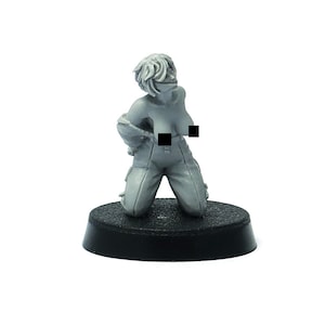 Femme otage, femelle captive miniature 28 mm
