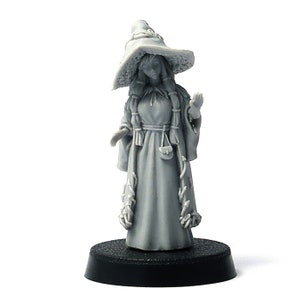 Forest Witch miniature, 28mm fantasy for DnD