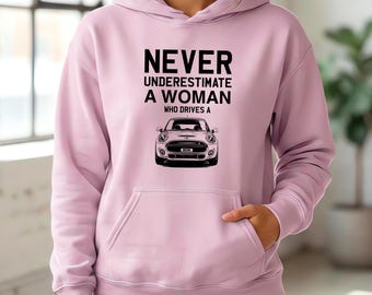 Onderschat nooit een vrouw die in een auto met minihoodie rijdt Cadeau voor haar