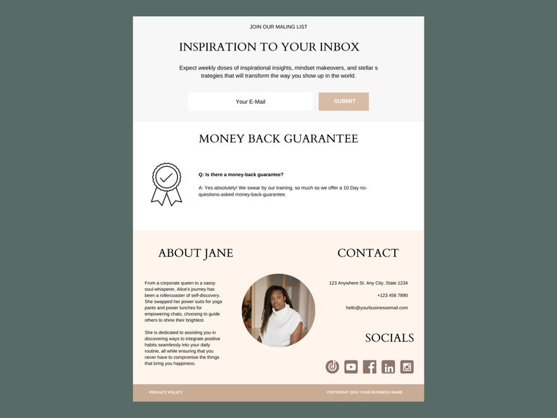 Op de afbeelding: Een website-landingspagina met een beige achtergrond en een wit tekstvak. Het tekstvak heeft de kop "Inspiration to Your Inbox" en de tekst "Expect weekly doses of inspirational insights, mindset makeovers, and stellar strategies that will transform the way you show up in the world." Onder de kop is een wit tekstvak met de tekst "Your E-Mail" en een knop met de tekst "Submit".