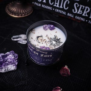 Candela di soia astrologica, profumo di magnolia e muschio, ciondoli sole e luna