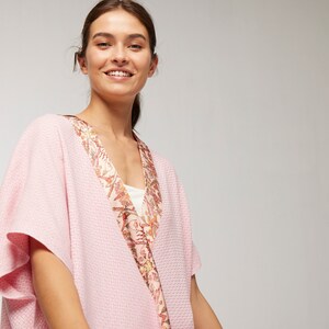 Robe kimono florale rose, robe d'été kimono pour femmes, élégante robe pesthémale, robe kimono de plage, robe de villégiature, caftan en coton image 8