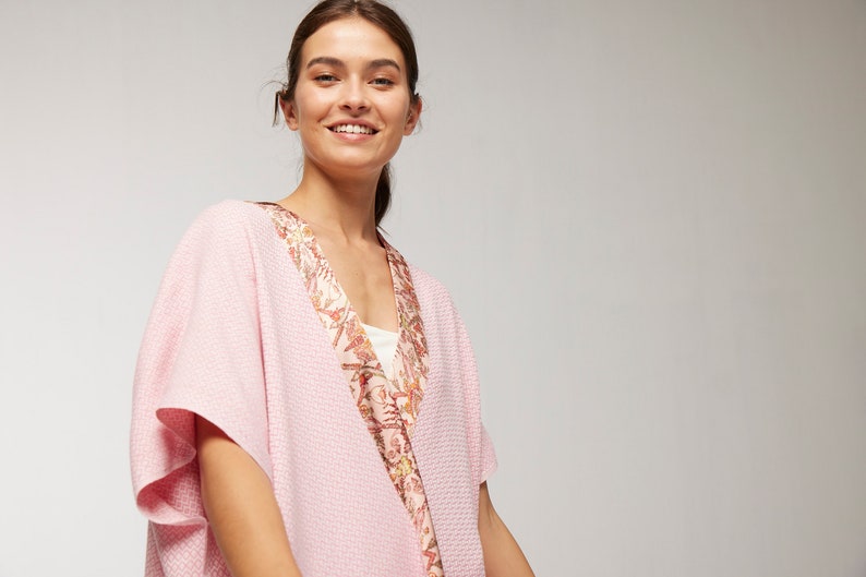 Robe kimono florale rose, robe d'été kimono pour femmes, élégante robe pesthémale, robe kimono de plage, robe de villégiature, caftan en coton image 8