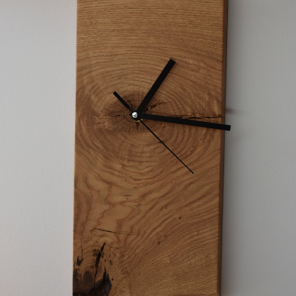 moderne Uhr lautlos aus Eichenholz