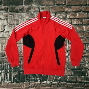 Rode Adidas-trainingstop uit de jaren 80. 2XL. True Vintage, Jaren 80, Jasje, Retro, Streetwear, Sportkleding, Unisex, Tweedehands, Preloved, Duurzaam