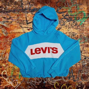 Blauwe cropped Levis-hoodie. X Klein VK 8-14. Trui, Trui, Casual, Workout, Streetwear, Sportkleding, Tweedehands, Preloved, Duurzaam