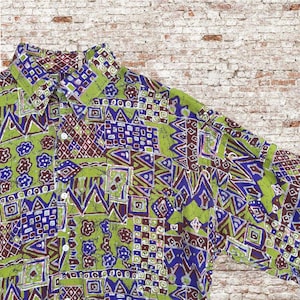 Overhemd met geometrische print uit de jaren 80. Klein. True Vintage, jaren 80, streetwear, casual, uitgaan, unisex, tweedehands, preloved, duurzaam