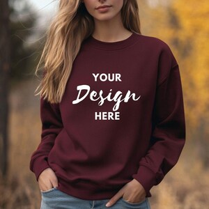 Puede incluir: Una sudadera color burdeos con el texto "YOUR Design HERE" en blanco.