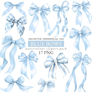 Op de afbeelding: Een verzameling aquarel clipart met lichtblauwe strikken in verschillende stijlen. Sommige strikken zijn effen, andere hebben strepen of ruiten. De tekst "BLUE BOWS" en "17 PNG" is zichtbaar.