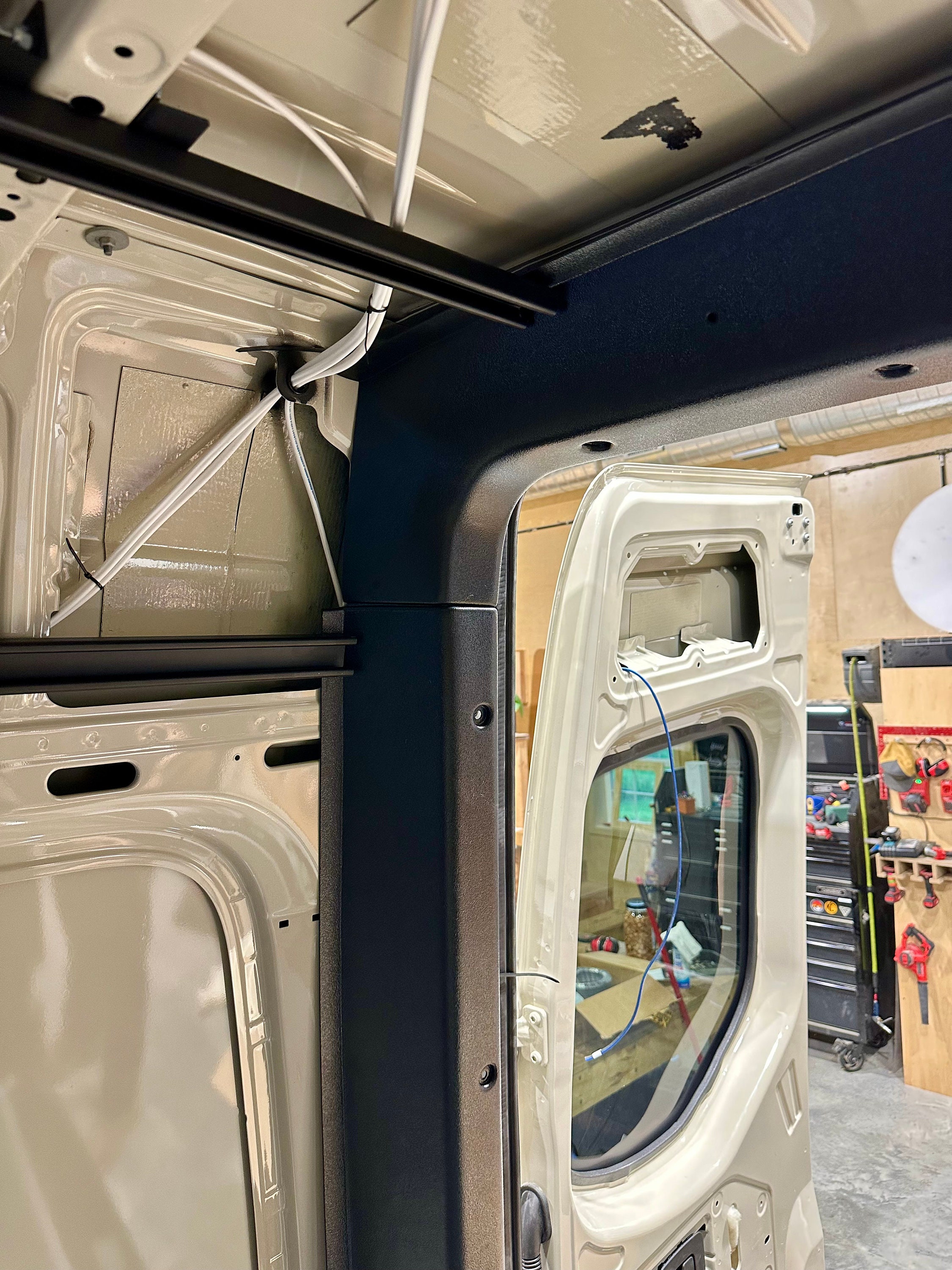 Dorpel reparatie plaatwerk Mercedes Sprinter 2006 links voor Dorpel reparatie plaatwerk Mercedes Sprinter 2006 links voor