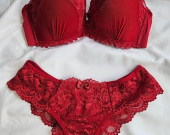 Beautiful lady's/women's lingerie set bra/nickers /thongs for valentine