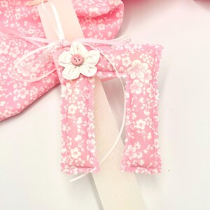 Vela de Pascua personalizada, lambada griega aromática de Pascua con letra de tela rosa hecha a mano, regalo para niñas, alfabeto griego o inglés