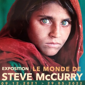 Steve Mccurry - Manifesto originale della mostra - Parigi - 2021 - 23 5/8x15 11/16 pollici