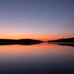 Landschaftskunst, Fine Art Papier in Archivqualität, Schottland, Loch Rannoch, Sonnenaufgang, Bürodeko, Wandkunst, Kunstdruck, ungerahmt