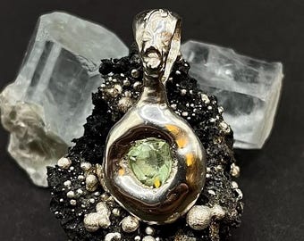 Green Sapphire Pendant in solid silver 999 with certificate