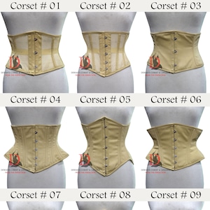 Può includere: Nove diversi stili di corsetti beige con stecche e chiusura a busc. Ogni corsetto ha una forma e uno stile diversi, alcuni hanno una vita più a punta e altri una vita più arrotondata.