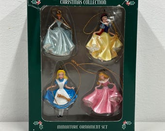 Disney Mr. Christmas Mickey's Marching Band Figure Display Disney Mr. Christmas Mickey's Marching Band Figure Display