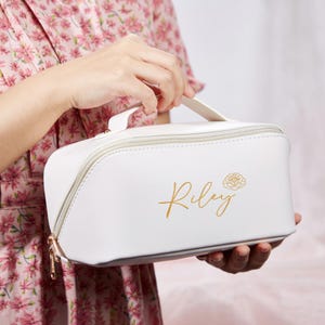 Leather Embroidered Makeup Bag, Mothers Day Gift, Large Capacity Cosmetic Bag, Bridesmaid Gifts, Makeup Organizer,Bridal Shower Gift for Her