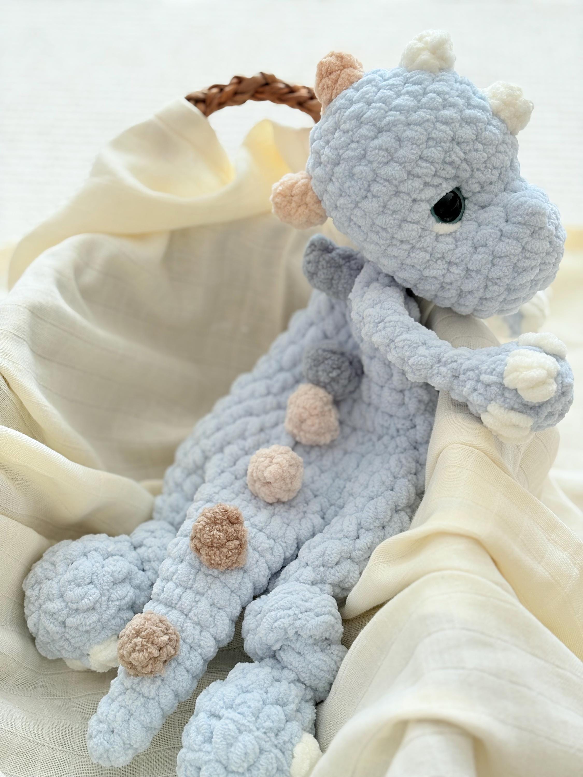 Handmade Plush Dinosaur – Amigurumi Sleep Buddy Dino Skye – Baby Shower Gift – OEKO-TEX® Certified – Soft & Safe for Newborns