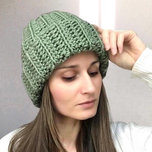 Warme gehaakte muts met dikke rand - Zachte wintermuts van 100% wol - Dikke, omgeslagen rand - Pluche en knusse muts - Trendy groen (unisex) of in een aangepaste kleur