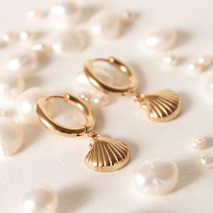 Marine - Gold-plated stainless steel shell earrings - summer jewelry