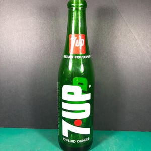 Soda Bottle | 7UP Vintage 10oz Glass Soda Bottle | Very Good Condition