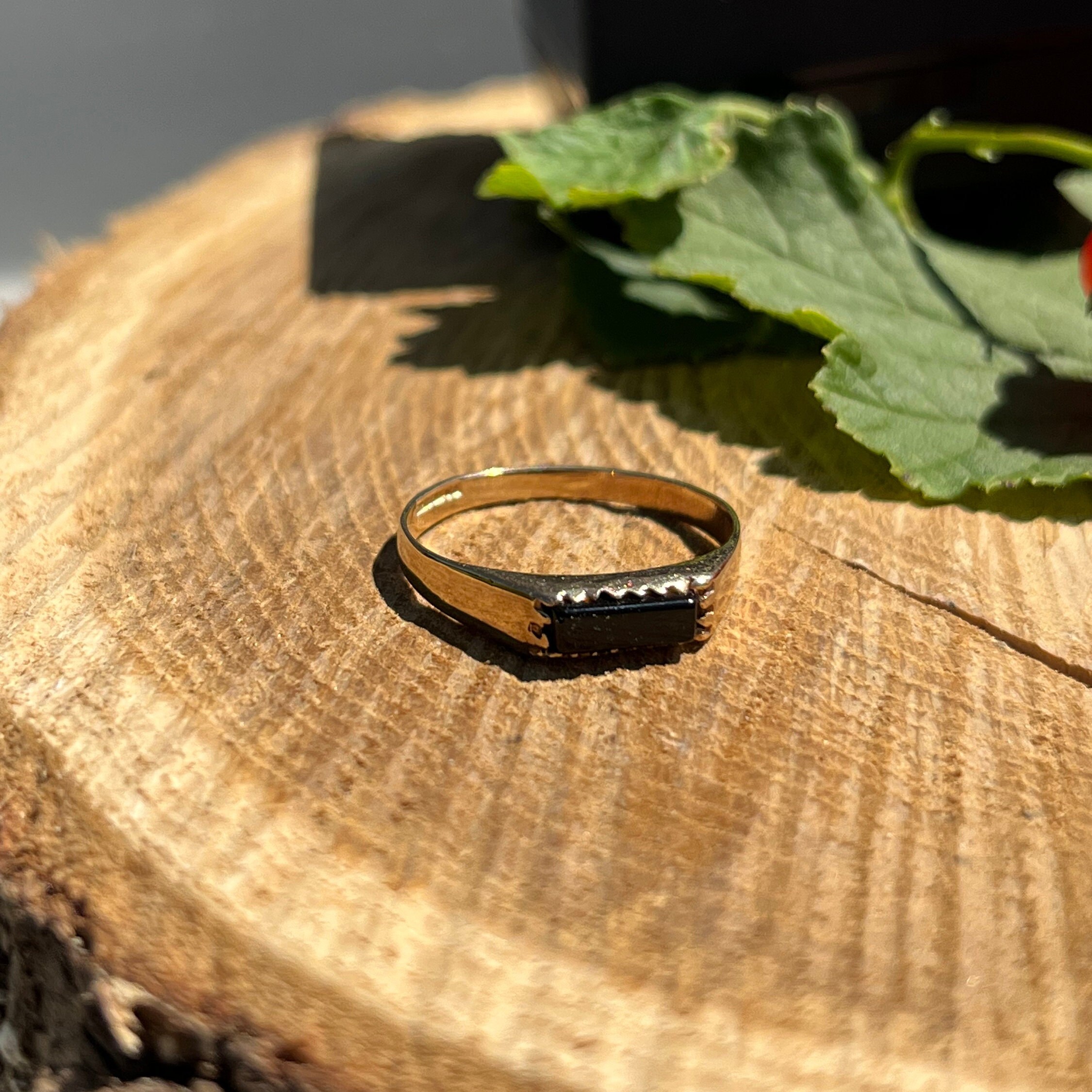 Vintage 9ct Gold Ring With Mesmerising Black Onyx Bar Symbolic