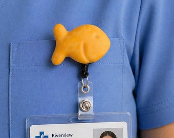 Portatarjetas de identificación con forma de pez dorado, ideal para enfermeras, enfermeras registradas, maestras de escuela o hospital. Accesorio de regalo.
