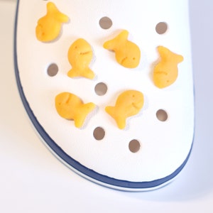 Kroko Fisch Schuh Charm (Set mit 2 Stück), Schuhe Pins, Goldfisch Liebhaber Geschenkidee