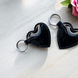 Glänzender Lackleder Herz-Schlüsselanhänger, glänzender schwarzer Leder-Herz-Schlüsselring, Herz-Schlüsselanhänger, Taschenanhänger, Schlüssel-Anhänger, Valentinstag, Liebesgeschenk