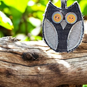 Denim Eule Anhänger Hängende Dekoration Ornament, Upcycled Jeans Schlüsselanhänger, Nachhaltiges Zero Waste Geschenk, Denim Taschenanhänger