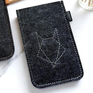 Cozy Woodland Felt Phone Case with Leather Tag & Fox Design, Gift for Him Her, Soft Wool Felt IPhone 14 15 16 Pro Sleeve, Felt Phone Cover