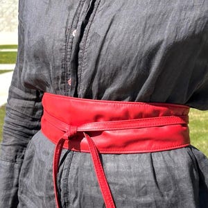 Red Leather Obi Belt, Self Tie Waistbelt, Wraparound Belt Leather, Wrap belt, Red Belt Leather, Adjustable Cinch Belt for dresses costumes