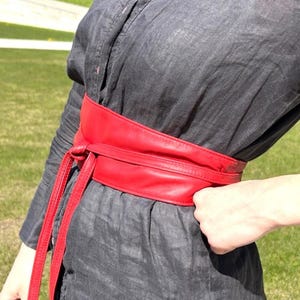 Roter Leder Obi Gürtel, Wickelgürtel aus echtem Leder, Leder Taillengürtel, Roter Obi Gürtel, Wickelgürtel aus echtem Leder