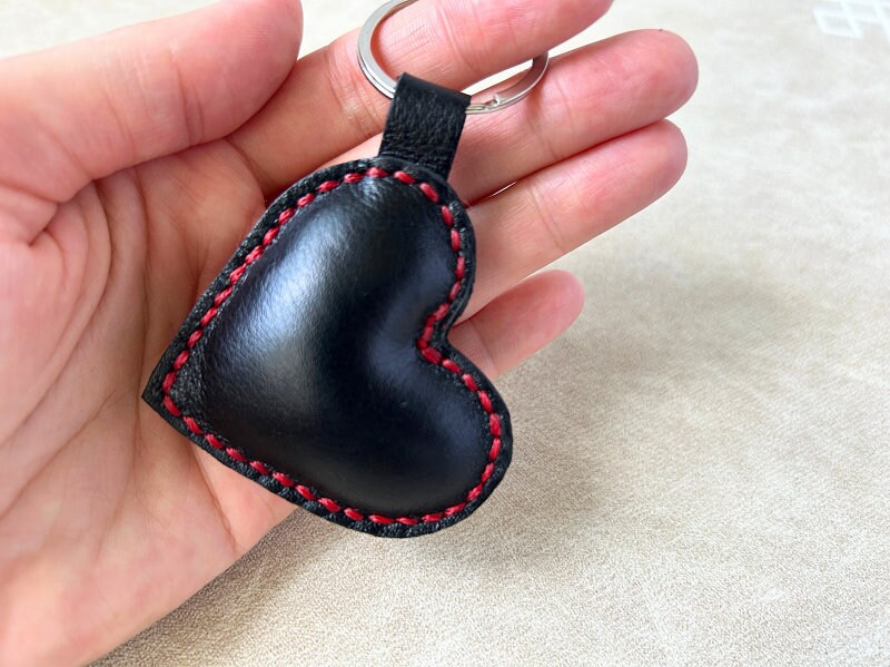 ☆nff☆ leather heart keyringblack nff45 Signature Heart Key Ring - Black Pebbled Leather | Fairfax
